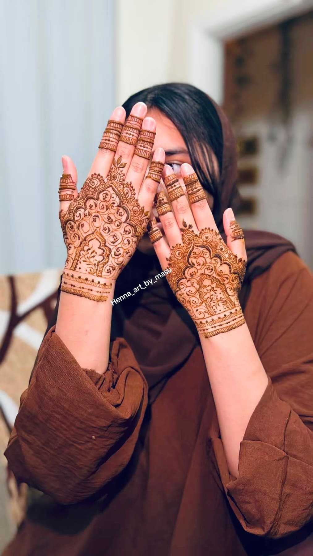 Both hands, matched borders