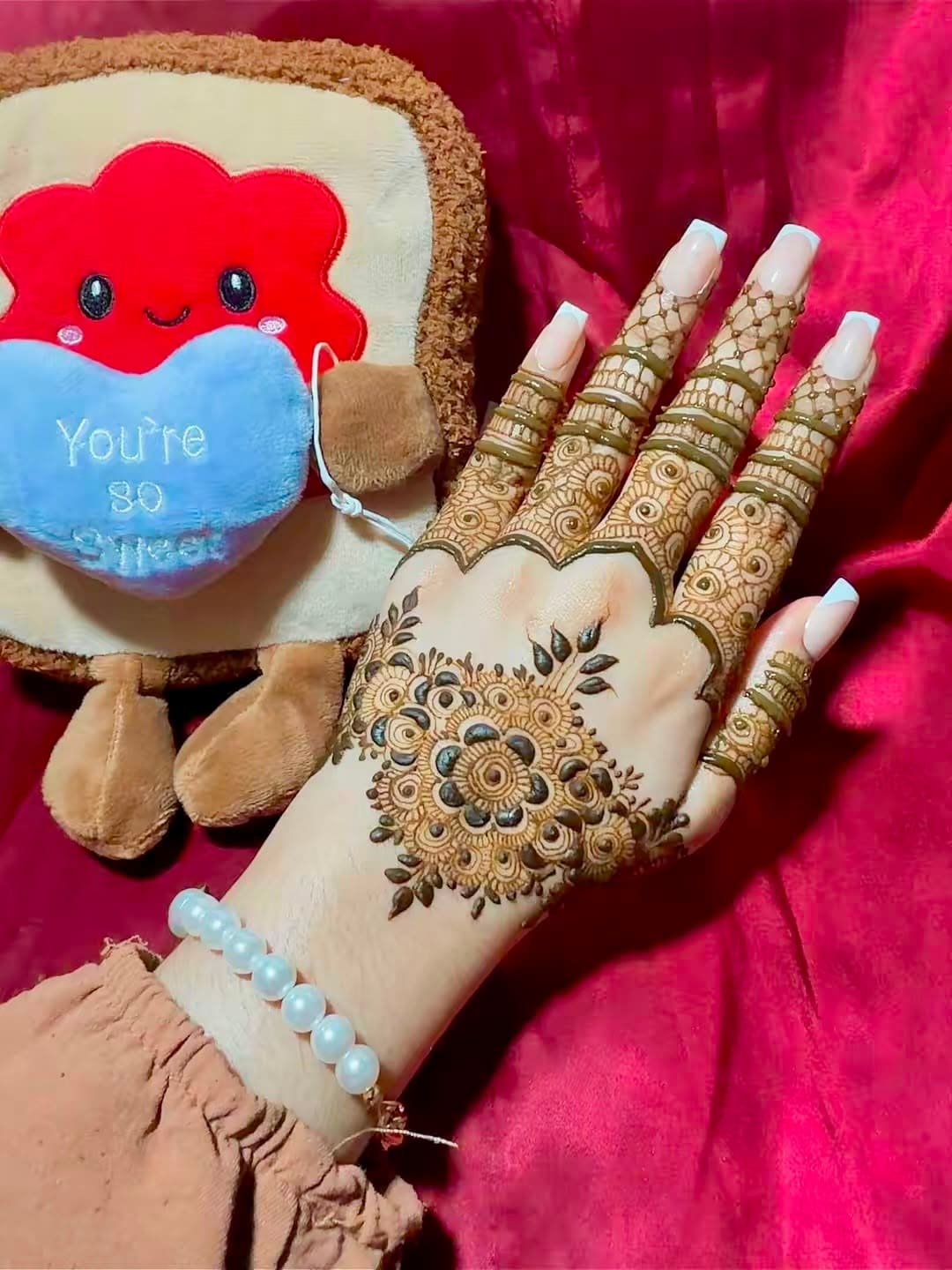 Mandala back-hand, banded fingers